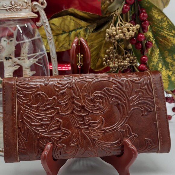 Women's Leather RFID Blocking Trifold Wallet with Embossed Design - Picture 3 of 7